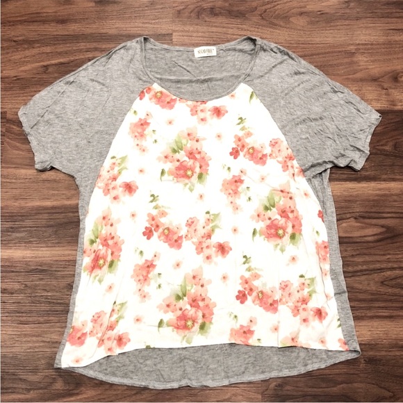 🌻3/$20 Sugar Free Red and White Floral Chiffon Raglan Short Sleeve Tee, Size L - Picture 2 of 9